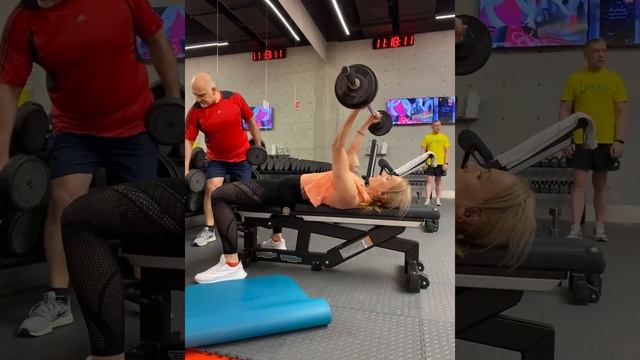 HFT16. Д3. Французский жим с прямым грифом обратным хватом на горизонтали 15*10 смотреть онлайн