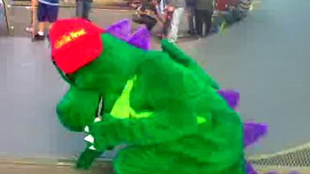 Dino Skater "DO A 540!" смотреть онлайн