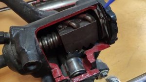 Рулевой механизм типа "винт-гайка-рейка-зубчатый сектор"