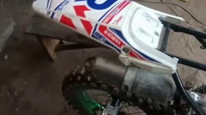 чихает и стреляет в глушитель ! Пит байк 125сс!