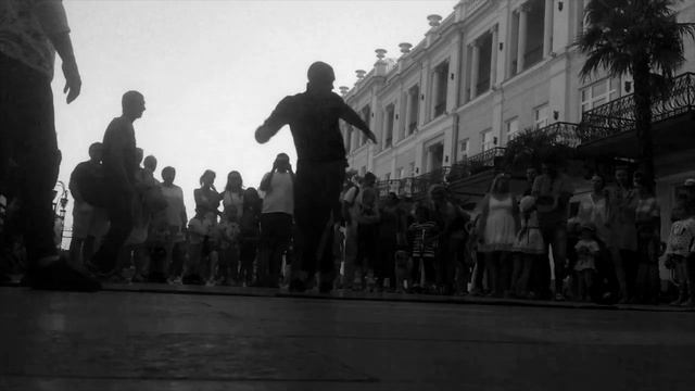 Уличный breakdance на набережной Ялты смотреть онлайн