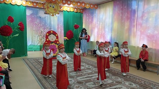 8 марта
Танец "Матрёшки" средняя группа смотреть онлайн