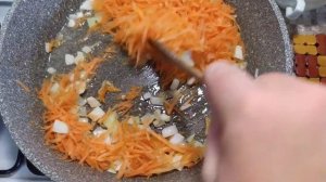 Минтай тушëнный с майонезом.