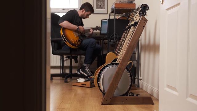The Ruach GR-2 Guitar Rack for 5 Guitars of Cases - Demo смотреть онлайн