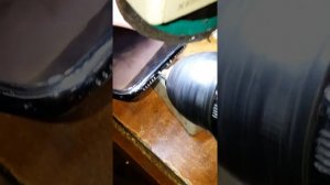 Как открутить слизанный болт винт на iphone