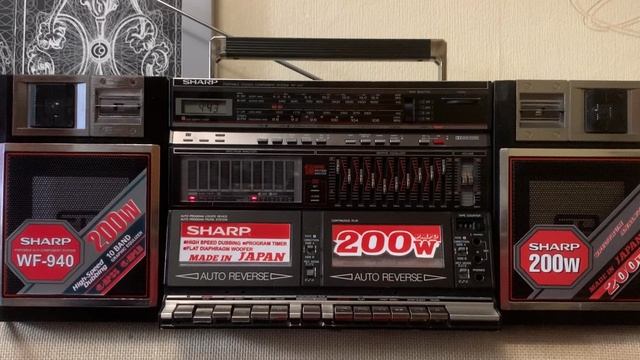 Sharp 940 блестит