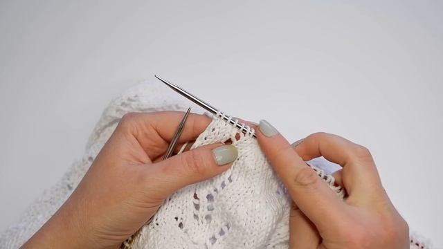 Ажурный пуловер с V образным вырезом. ПОДРОБНЫЙ МАСТЕР КЛАСС. Новинка 2021. Вязание спицами. Рынашк смотреть онлайн