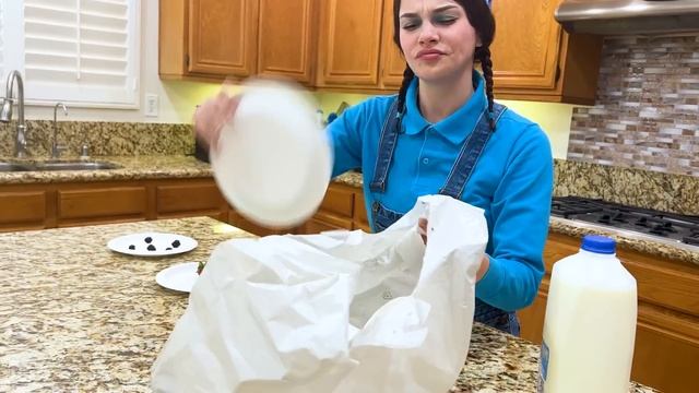 Jannie and Ellie Learn Recycling and How to Save Natural Resources and the Environment смотреть онлайн