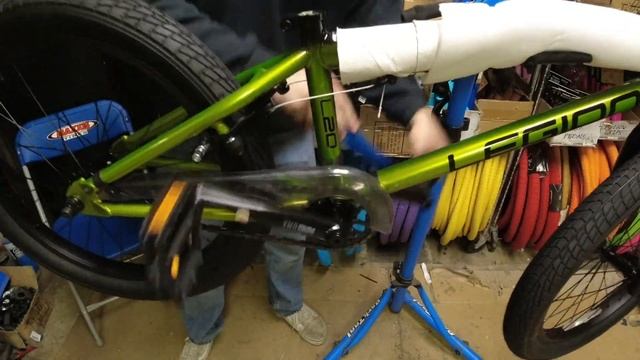2021 Mongoose L20 20" BMX Unboxing @ Harvester Bikes смотреть онлайн