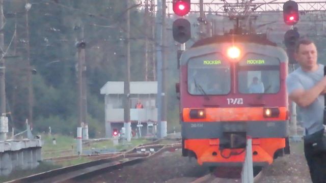 Электропоезд ЭД4М-0137 станция Тихонова Пустынь 23.08.2020