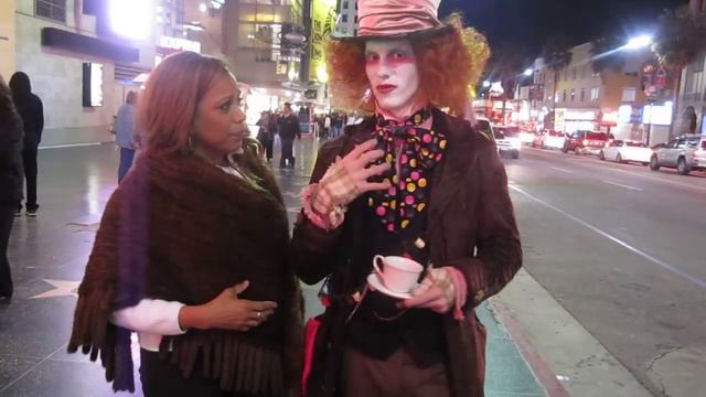 "Rolonda Interviews The Mad Hatter of Hollywood" смотреть онлайн