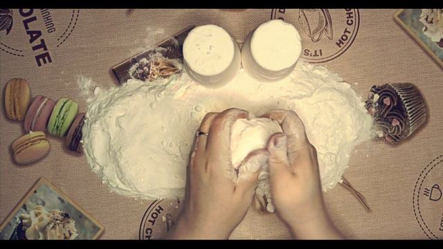 White Baking Soda Crushing Simple Forms, Sooo Crunchy