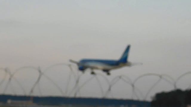 Гянджа - Москва. Airbus A320-214. Авиакомпания Azerbaijan Airlines смотреть онлайн