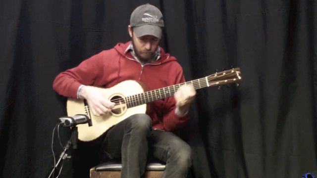 Acoustic Music Works Guitar Demo - Bourgeois Piccolo Parlor, Italian Spruce, Koa смотреть онлайн