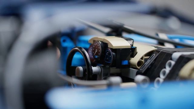 LEGO® Technic 42083 - Bugatti Chiron смотреть онлайн
