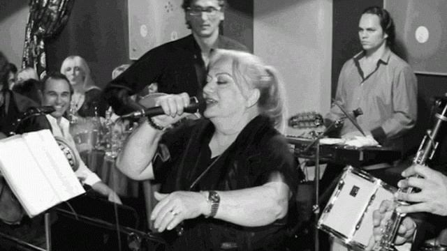 Βάσω Χατζή (mp3, Ζωντ.) Σ΄αγαπώ και που με βάζεις смотреть онлайн