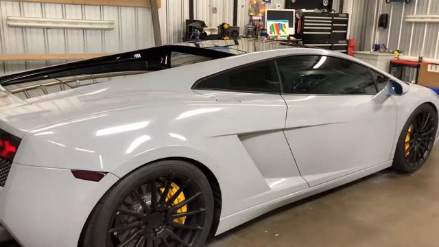 UGR Twin Turbo Lamborghini Oracal Telegray Vinyl Wrap смотреть онлайн