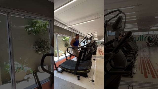 CORRIDA COM INTENSIDADE HIT ESTEIRA SEM MOTOR CURVADA #shortvideo #academia #hittraining #hit смотреть онлайн