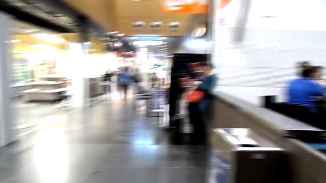 Пианист виртуоз играет в аэропорту Бельгии! смотреть онлайн