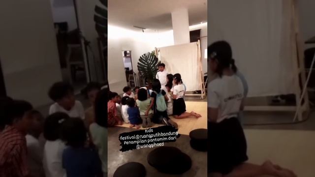 Pantomim Wanggi Hoed di Kids Festival • Ruang Putih Bandung смотреть онлайн
