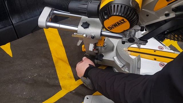 DeWalt DWS727 pilarka ukosowa razem z odkurzaczem DCV586M - zestaw 54V Flex Volt смотреть онлайн