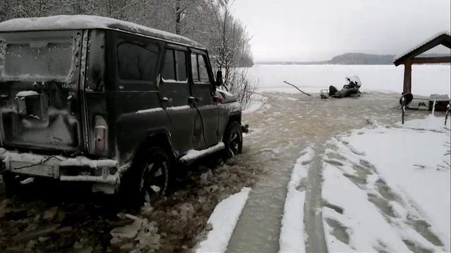 Уазик вытаскивает снегоход смотреть онлайн