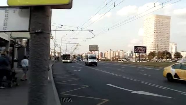 У Метро "Юго-Западная". смотреть онлайн