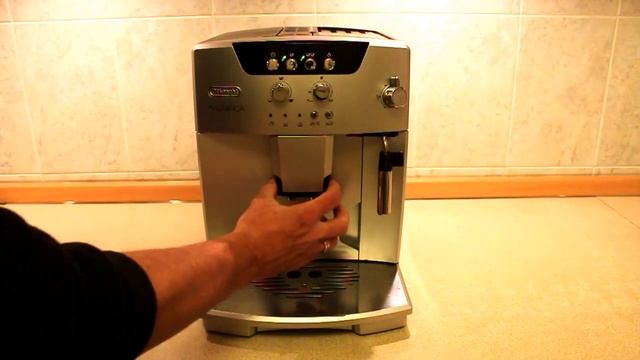 ОБЗОР кофемашины Delonghi Magnifica ESAM 04.110S смотреть онлайн