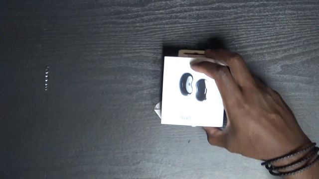 These may have surpassed AirPods...Samsung Buds Live Unboxing and Review! смотреть онлайн