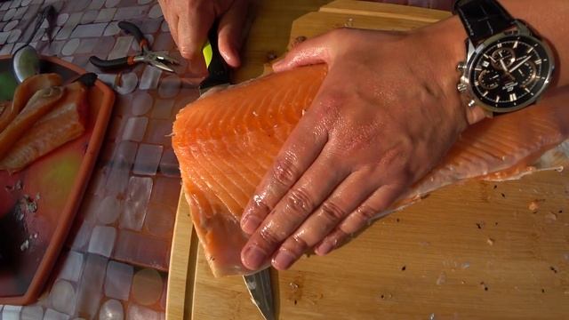 Как засолить лосося. Как разделать красную рыбу (горбуша, лосось, семга). Как солить красную рыбу. смотреть онлайн