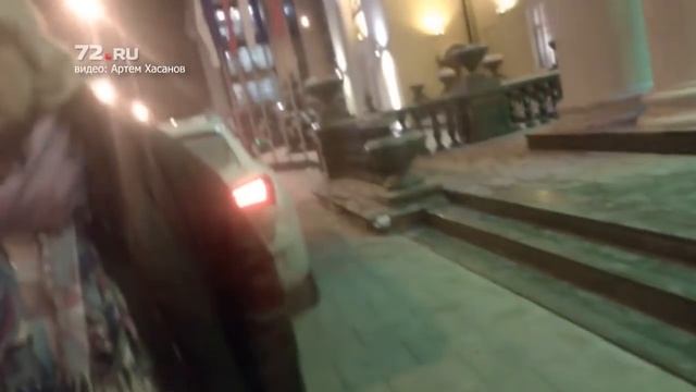 Конфликт из-за парковки на тротуаре у дворца «Пионер» смотреть онлайн