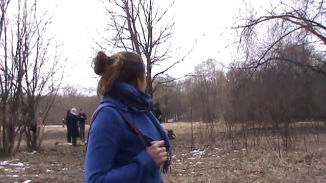Поклонница встретила в парке своего кумира! смотреть онлайн
