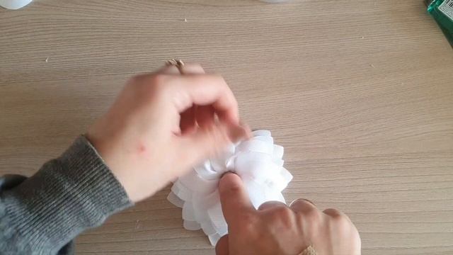 Украшение на пучок канзаши мк / Резинка на гульку / kanzashi diy смотреть онлайн