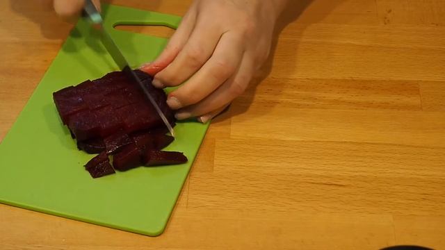 Неожиданно вкусно! Изысканные и красивые салаты и бутерброды из свеклы. смотреть онлайн