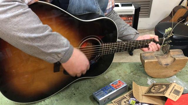 Gibson J-45 + Ernie Ball Earthwood String (Very Short Test) смотреть онлайн