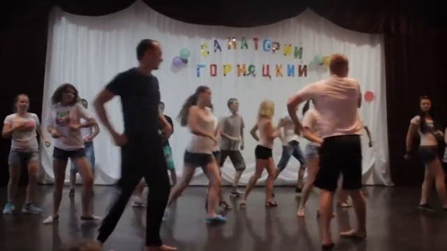 Танец вожатых часть 1 ЛУЧШИЙ ТАНЕЦ. С ЧЕГО ВСЕ НАЧИНАЛОСЬ, РЕБЯТКИ ЖГУТ, смотреть онлайн