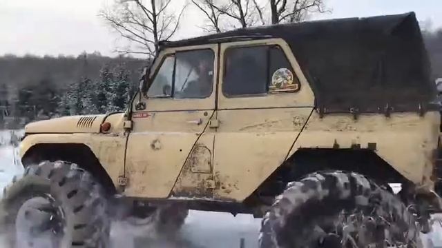 УАЗ Бобик rat look на ободрышах идп-284 по мелкому снегу смотреть онлайн