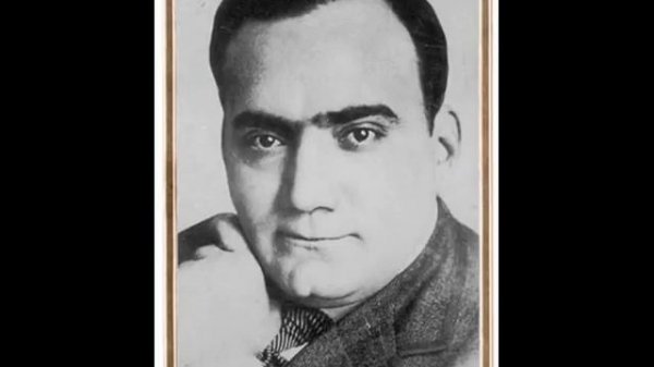 Enrico Caruso.Aria Nemorino «Una Furtiva Lagrima» from «L'elisir D'amore».Music by Gaetano Donizett