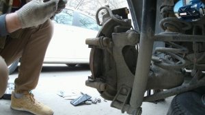 Chery Tiggo FL / замена колодок,подтяжка ручника, направляющие суппорта