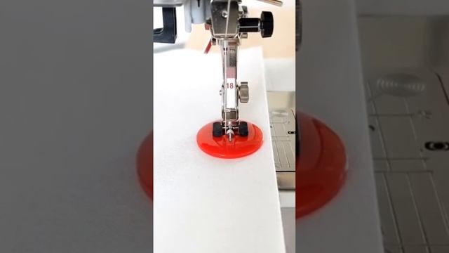 Лапка BERNINA #18 для пришивания пуговиц смотреть онлайн