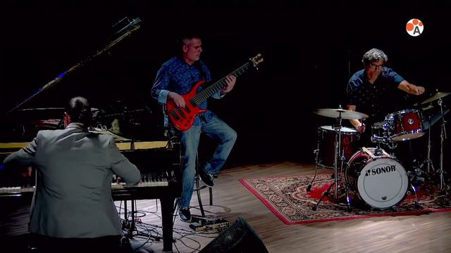 Carlos Bianchini Trio. ContraBaix смотреть онлайн