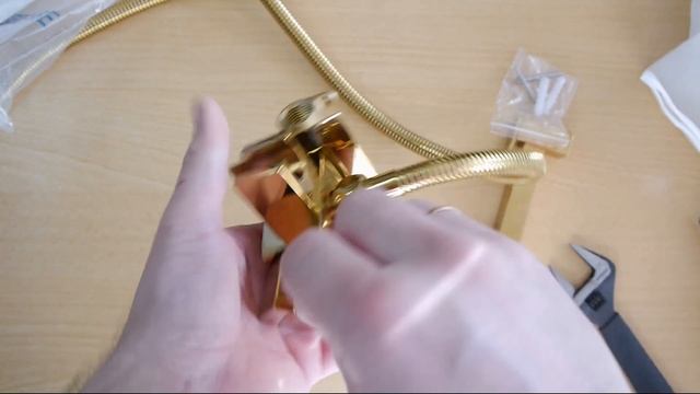 "Золотой" гигиенический душ Smesiteli/Bagnolux LT072121 смотреть онлайн