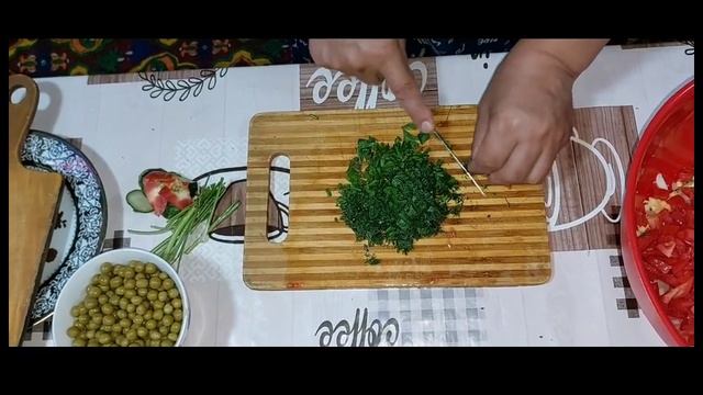 Салат. Ет пен балғын көкөніс салаты. Дәруменге бай салат. Салат дайындау рецепті. смотреть онлайн