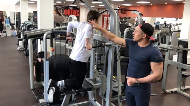 3.17.Отжимания на брусьях (в гравитроне) смотреть онлайн