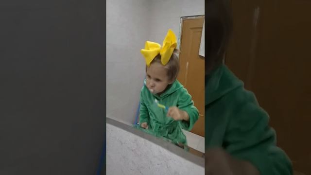 Как правильно чистить зубы?! гигиена полости рта от Элизабет смотреть онлайн