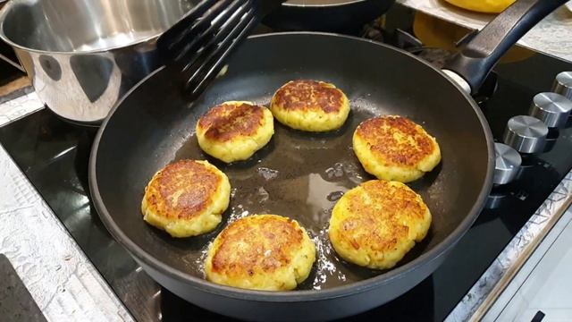 картофельные котлетки с грибным соусом смотреть онлайн