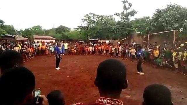 Check Afande Piano Na Afande MilkY Walivyo Furahisha Watu Kwenye Uwanja Wa vijana смотреть онлайн