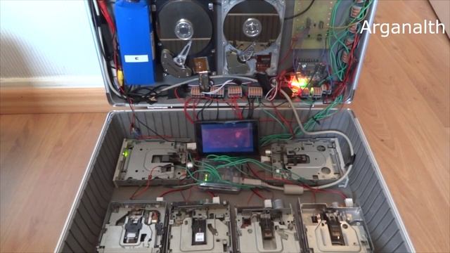Просто офигеть!!!! Жесткие диски играют Нирвану ХD (HDD and Floppy Music) смотреть онлайн