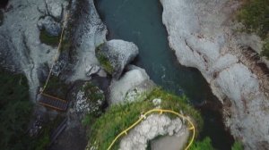 СПЛАВ ПО ХАДЖОХСКОЙ ТЕСНИНЕ. Что это за место и какие в нём опасности. Трое с камерой.