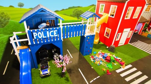 The Kids play cops and robbers in real police uniforms ? смотреть онлайн